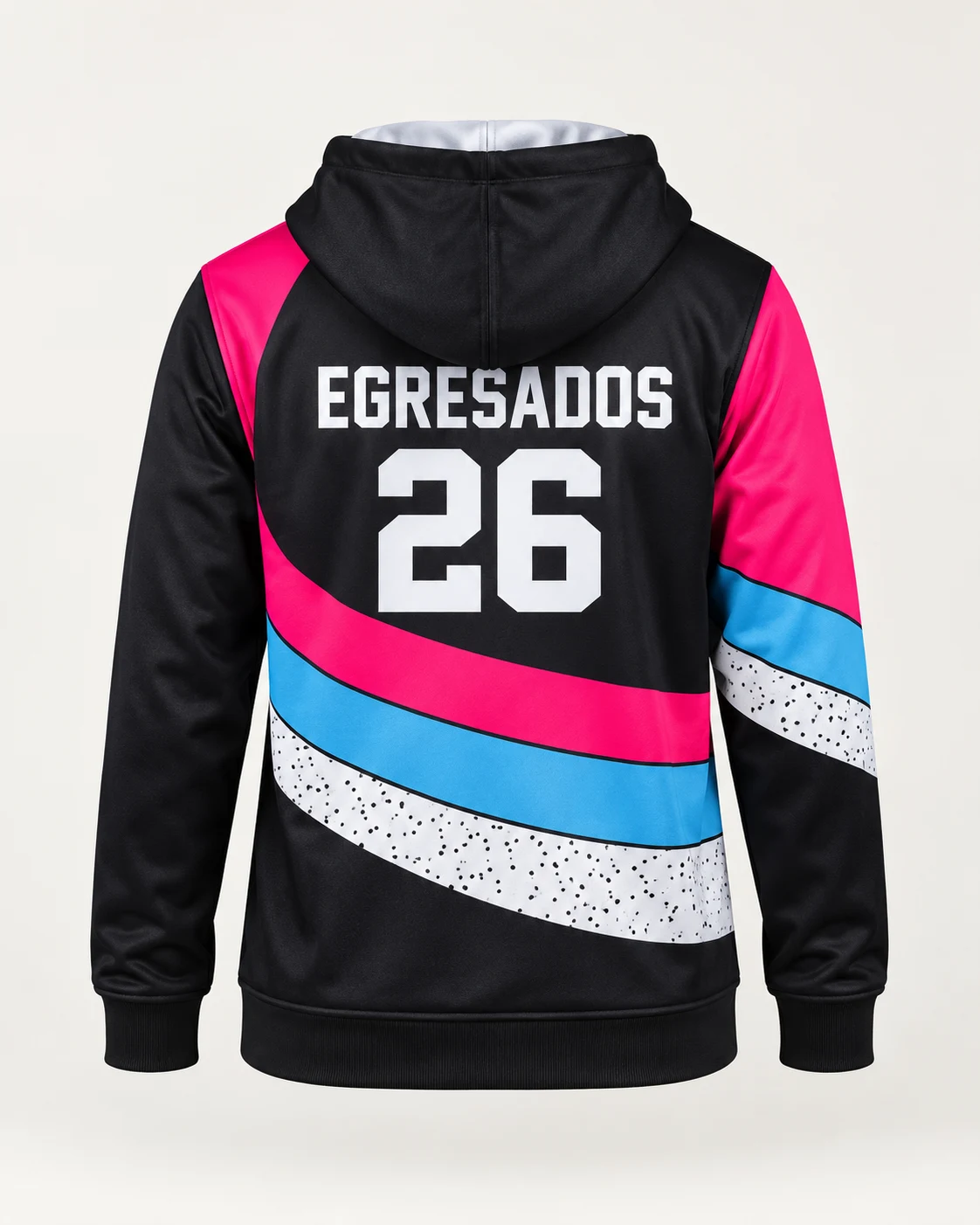 Campera negra con franjas fucsia, celeste y blanca y diseño Egresados 26 sublimado sobre tela deportiva. Vista de espalda.