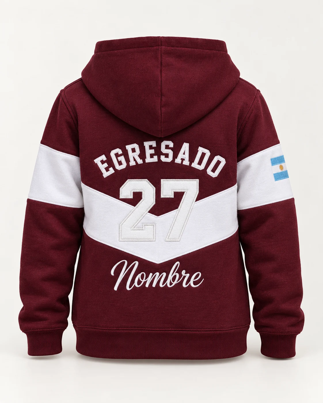 Campera bordó con franja blanca de frisa premium, letras bordadas y parche del año 27 cosido. Vista de espalda.