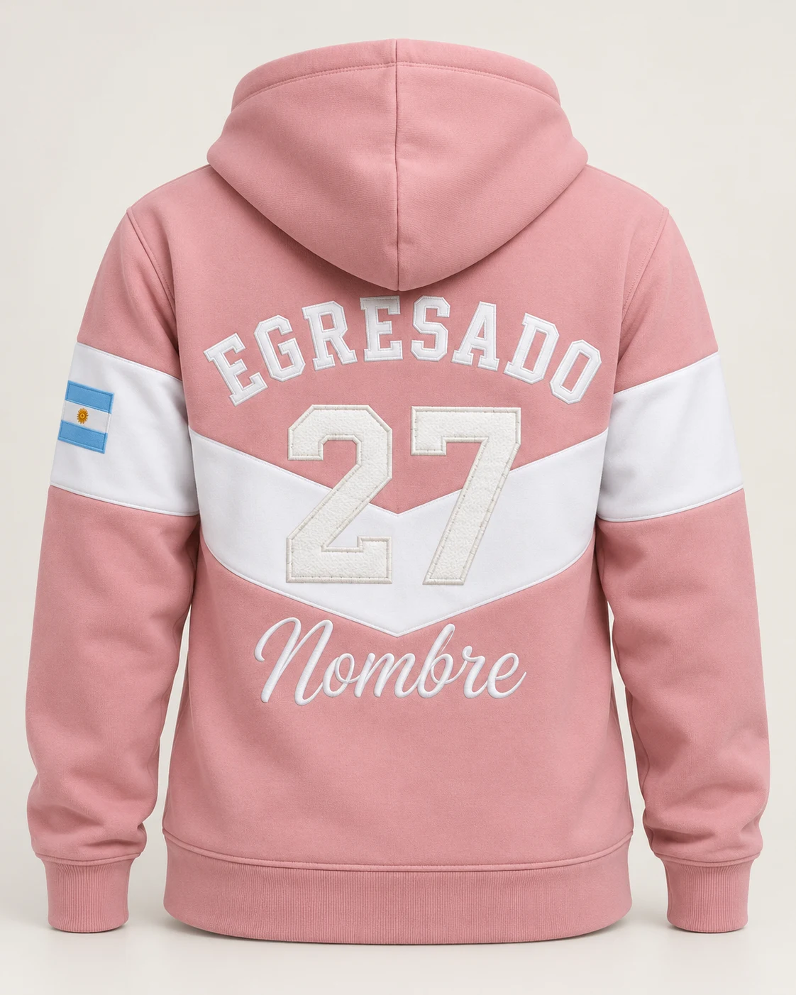 Campera rosa con franja blanca de frisa premium, letras bordadas y parche del año 27 cosido. Vista de espalda.