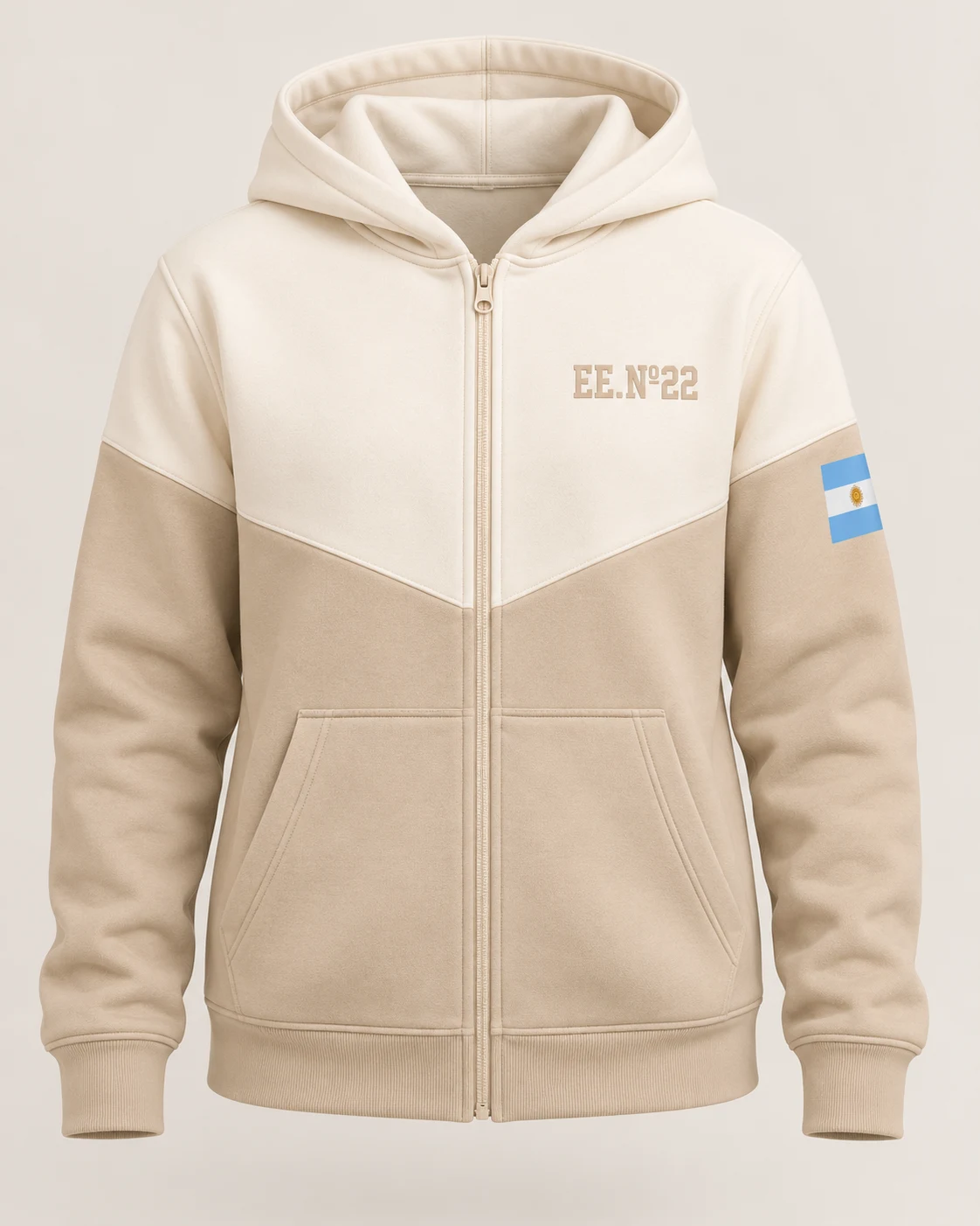 Campera crema y beige de frisa premium con Egresado 27 y Nombre aplicados en DTF. Vista de frente.